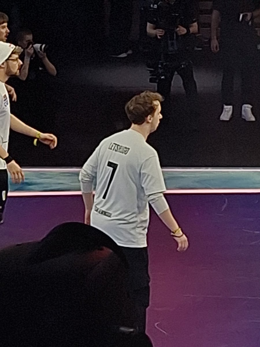 tempfyy's tweet image. majestätisch der junge herr @LetsHugoYT