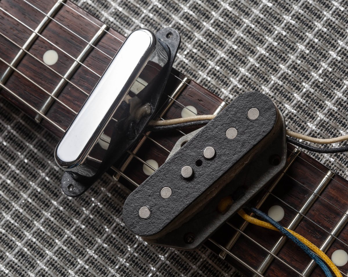 The Seymour Duncan @BradPaisley La Brea Telecaster set delivers the bite, snap, and twang Brad is known for. No wonder he calls it 'the perfect set' for his beloved '68 La Brea #Telecaster: hubs.ly/Q02s03KF0 #SeymourDuncan #BradPaisley #FenderTelecaster