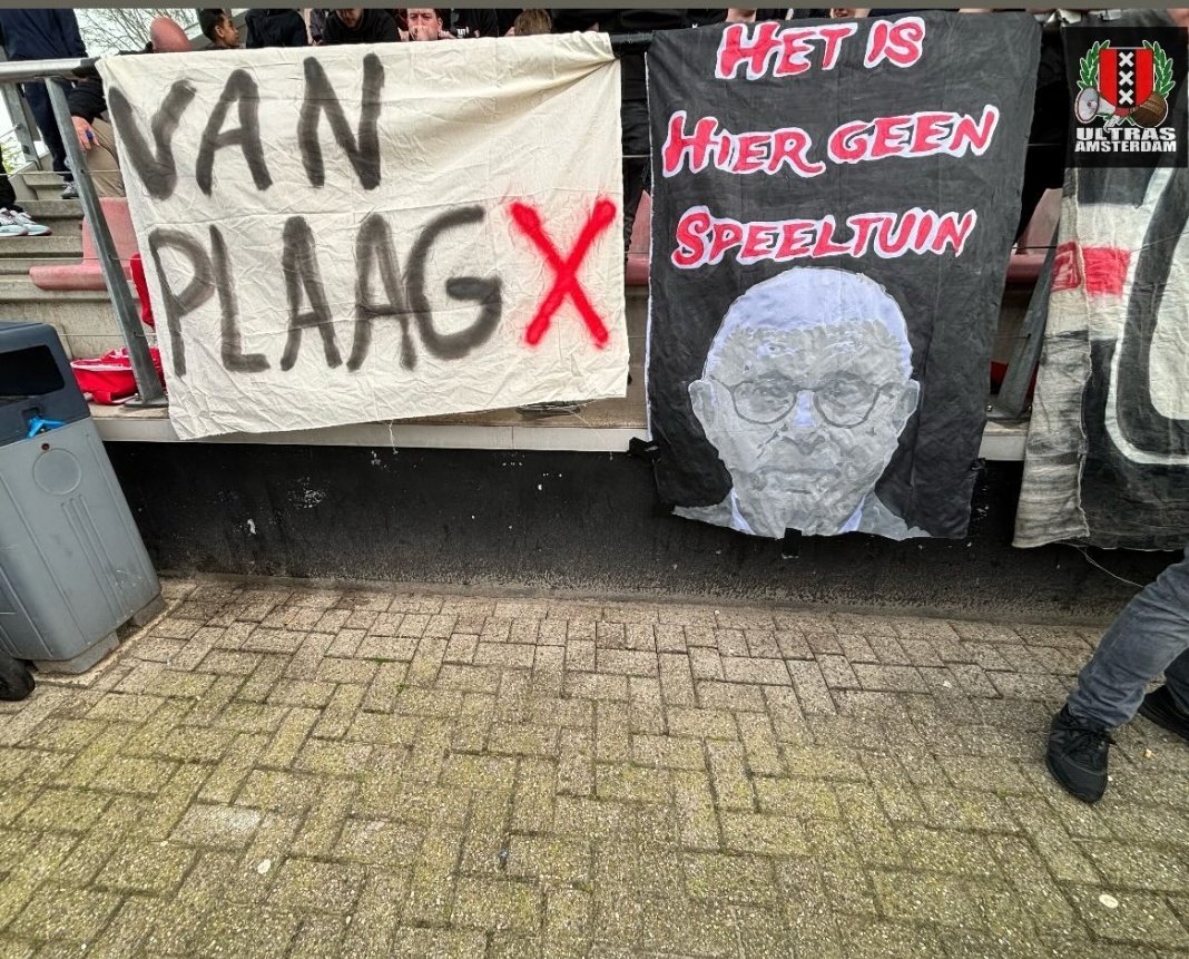 M_AFCA36's tweet photo. #praagOUT https://t.co/dhQs0E7HjL