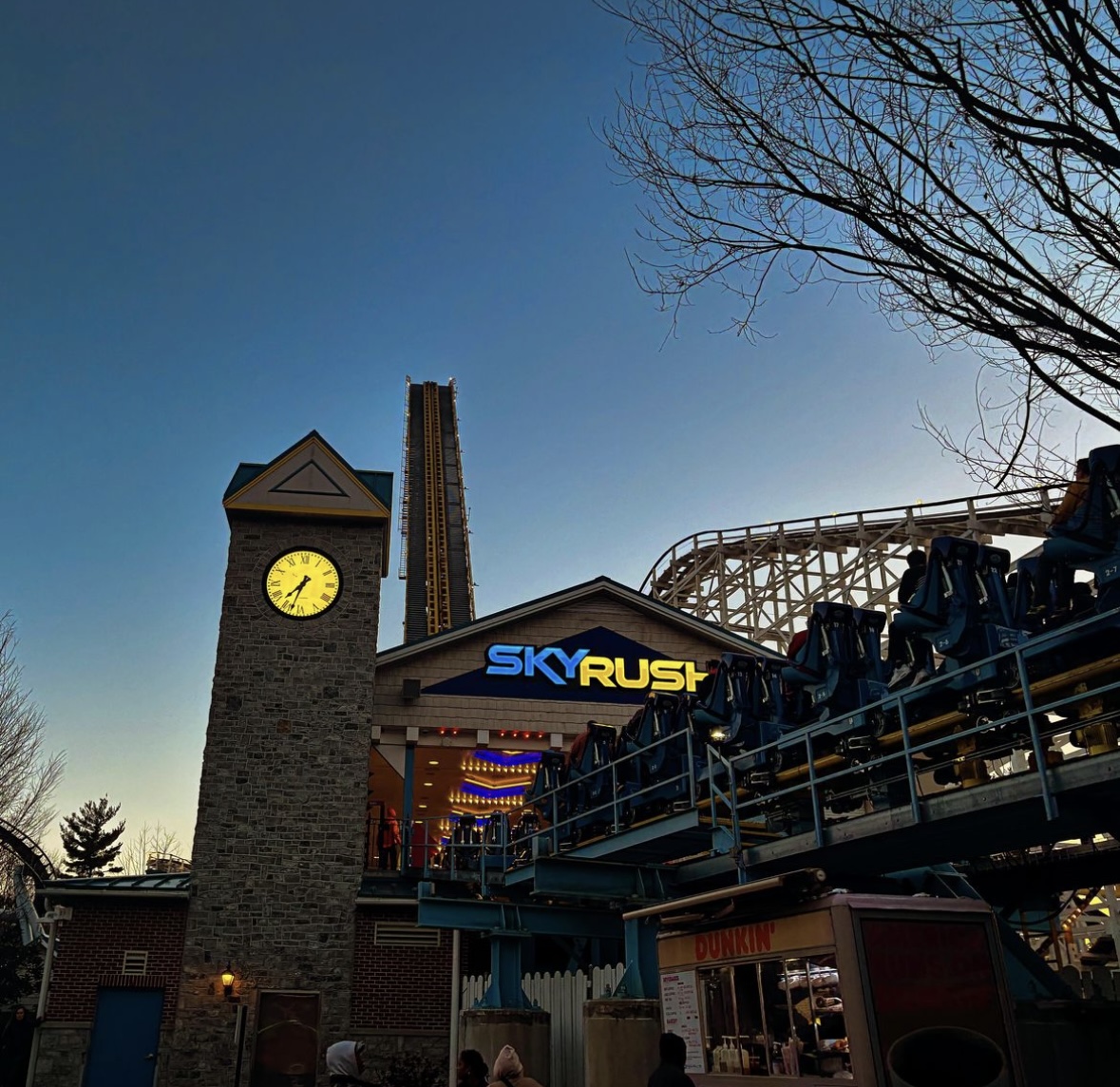 Have you experienced a first-class ride on Skyrush? Join us Saturday and Sunday for rides, food, Hershey Character selfies and sun! Hours: Saturday from 11 AM-8 PM, Sunday from 11 AM-7 PM Tickets: bit.ly/2WWppMo (CoasterTherapy, Zenride.brooks, Waldameer_Enthusiast)