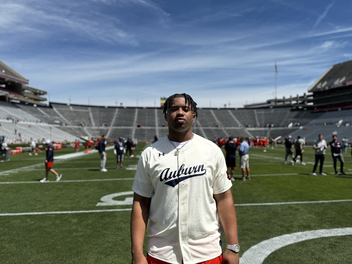 Big Auburn DL commit Malik Autry in the house Gameday Recruiting Notebook (VIP): 247sports.com/college/auburn…