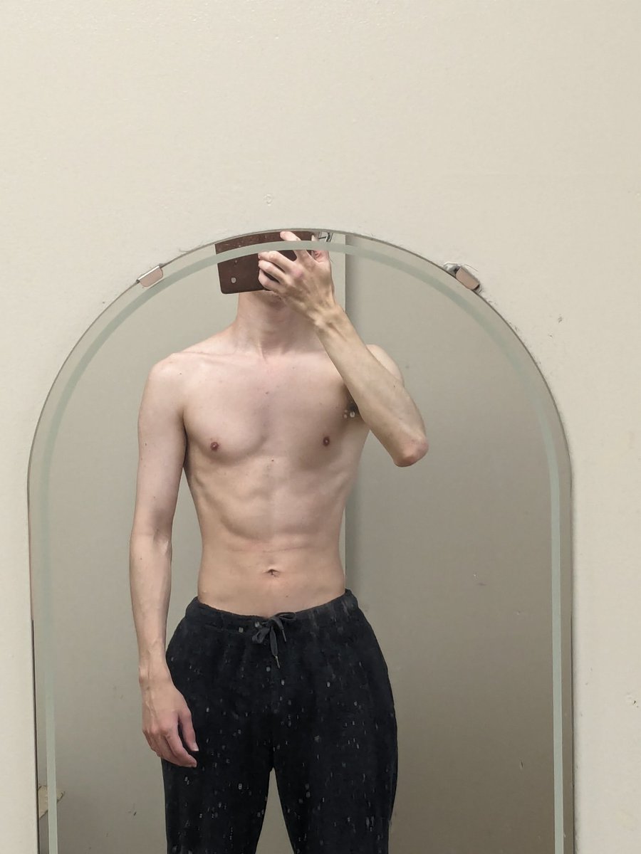 筋トレ8日目
#筋トレ初心者 
#宅トレ 
最近暴飲暴食だったから心配だったけど案外大丈夫だったな