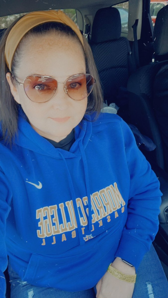 Mannayouth2013's tweet image. Saturdays are made for Basketball 💛⭐️🥰  @TourranWarner left his hoodie in the car… Soooooo 🤞💪
Let’s go @JamyiaGeorge12 and @DestinyColquit2 #YoungerGames #USBA