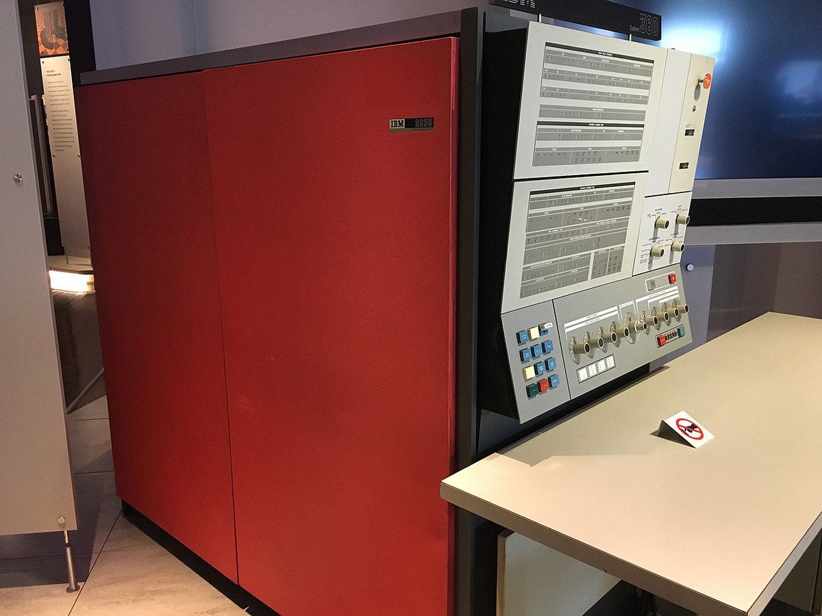 DayTechHistory's tweet image. 60 years ago today, @IBM announced the System/360 line of mainframe computers.