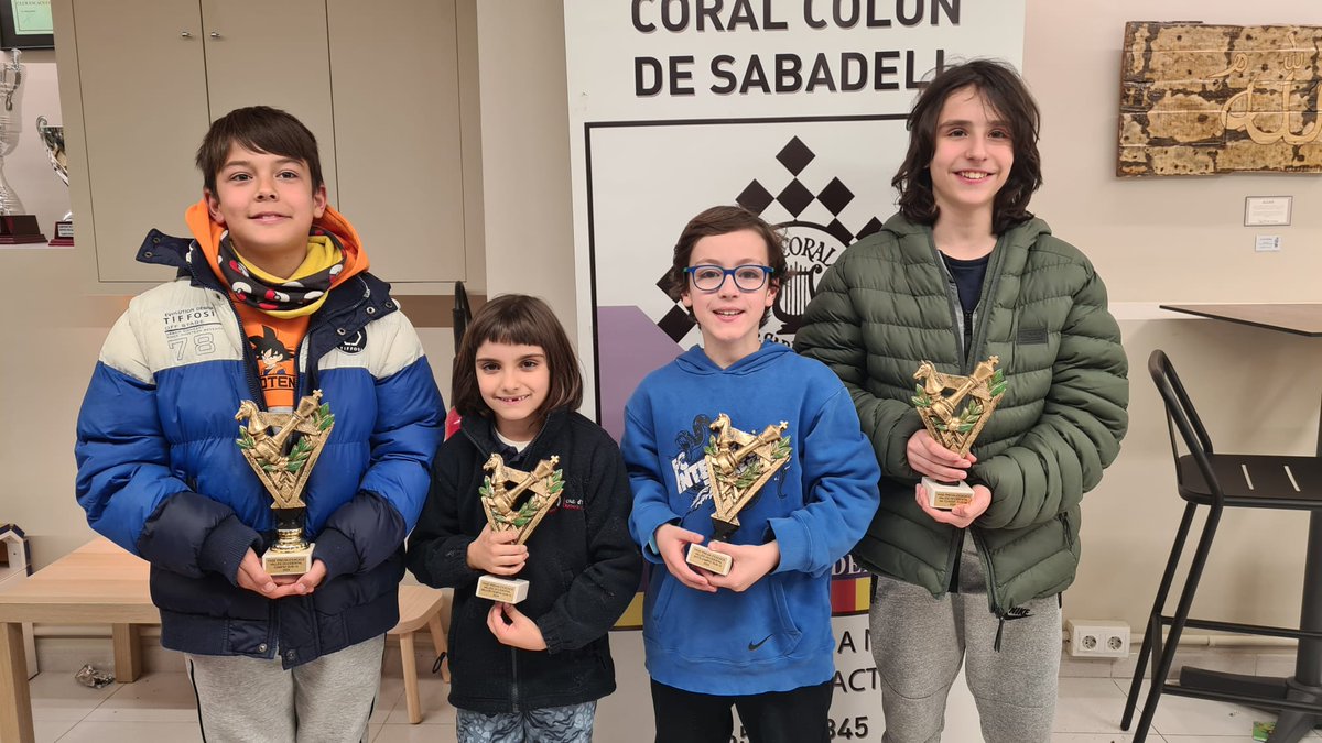 escacsbarbera's tweet photo. Èxit Escacs Barberà al comarcal d'edats https://t.co/zY734g08z9 #escacs #barberàdelvallès https://t.co/KFo6ql11NP