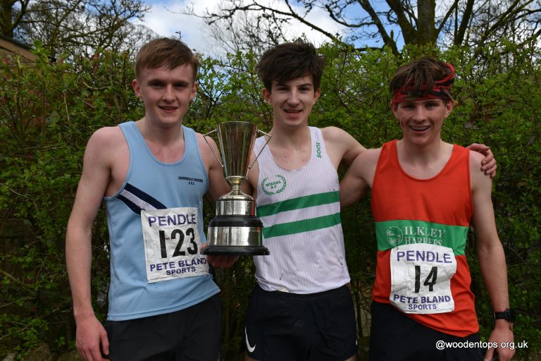 Famous Pendle Hill fell race today L-R 2nd Joseph Hopley Rossendale Harriers 33.10, 1st Alex Poulston Wirral AC 32.57 & 3rd Sam Bentham Ilkley Harriers 33.28 @AthleticsWeekly @wirralac @RossendaleH @IlkleyHarriers @ClaytonleMoors