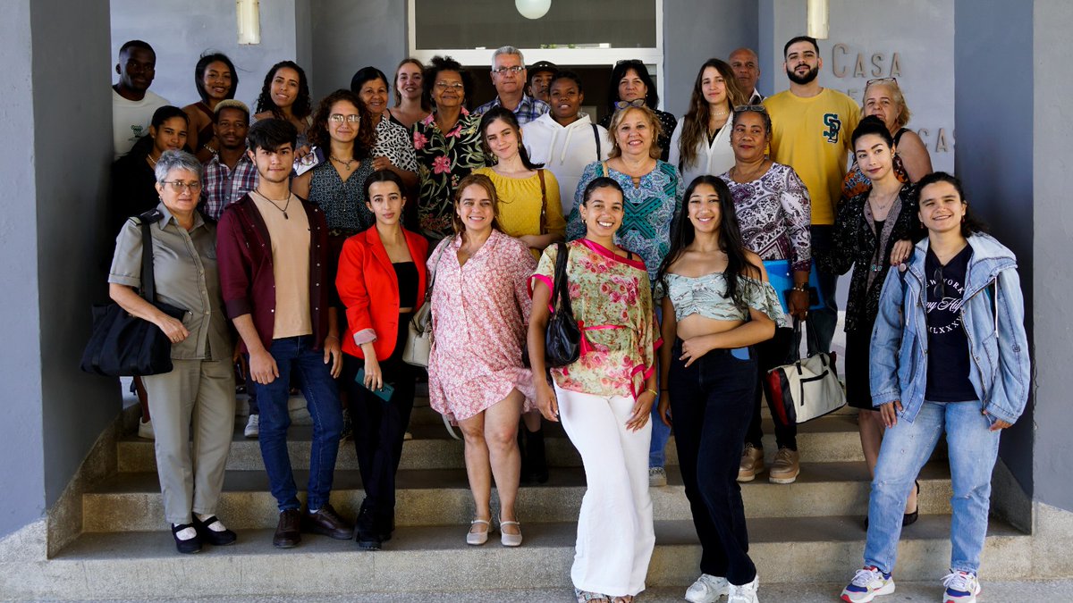 Saludamos a los jóvenes reunidos en el X Encuentro de Becarios DACCRE, beneficiarios del programa de becas dirigido a descendientes de cubanos radicados en el exterior. La Patria los abraza durante este período de aprendizaje y siempre será parte de su identidad. #JuntosXCuba