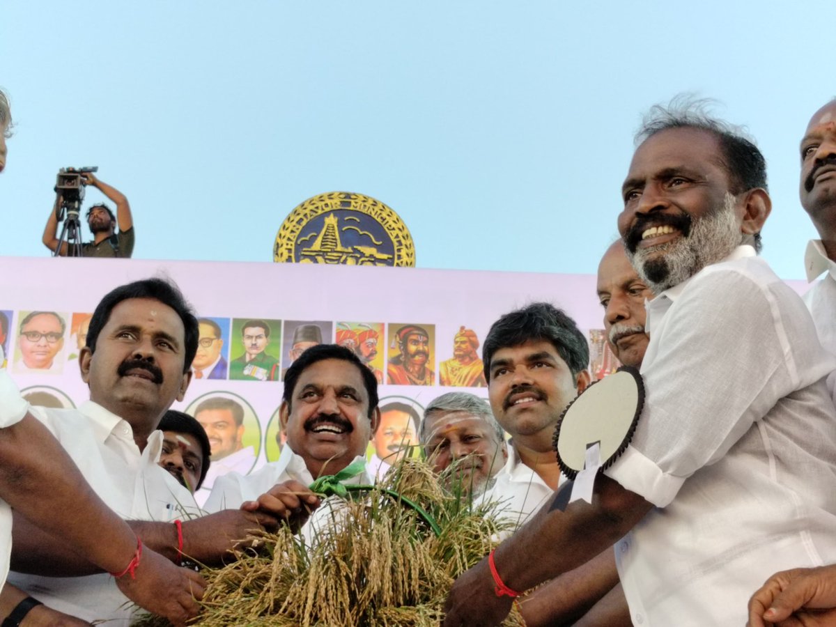 masekar63's tweet photo. நாடாளுமன்ற  தேர்தலையொட்டி, மாண்புமிகு கழக பொதுச்செயலாளர் எடப்பாடி K பழனிசாமி அவர்கள் தஞ்சாவூரில் நடைபெற்ற தேர்தல் பிரச்சாரப் பொதுக்கூட்டத்தில், தேமுதிக வேட்பாளர் திரு. சிவநேசன் அவர்களுக்கு 'முரசு'சின்னத்தில் வாக்களித்து,வெற்றி பெறச் செய்திடுமாறு தேர்தல் பிரச்சாரம் மேற்கொண்டபோது https://t.co/yIWNoXnMr5