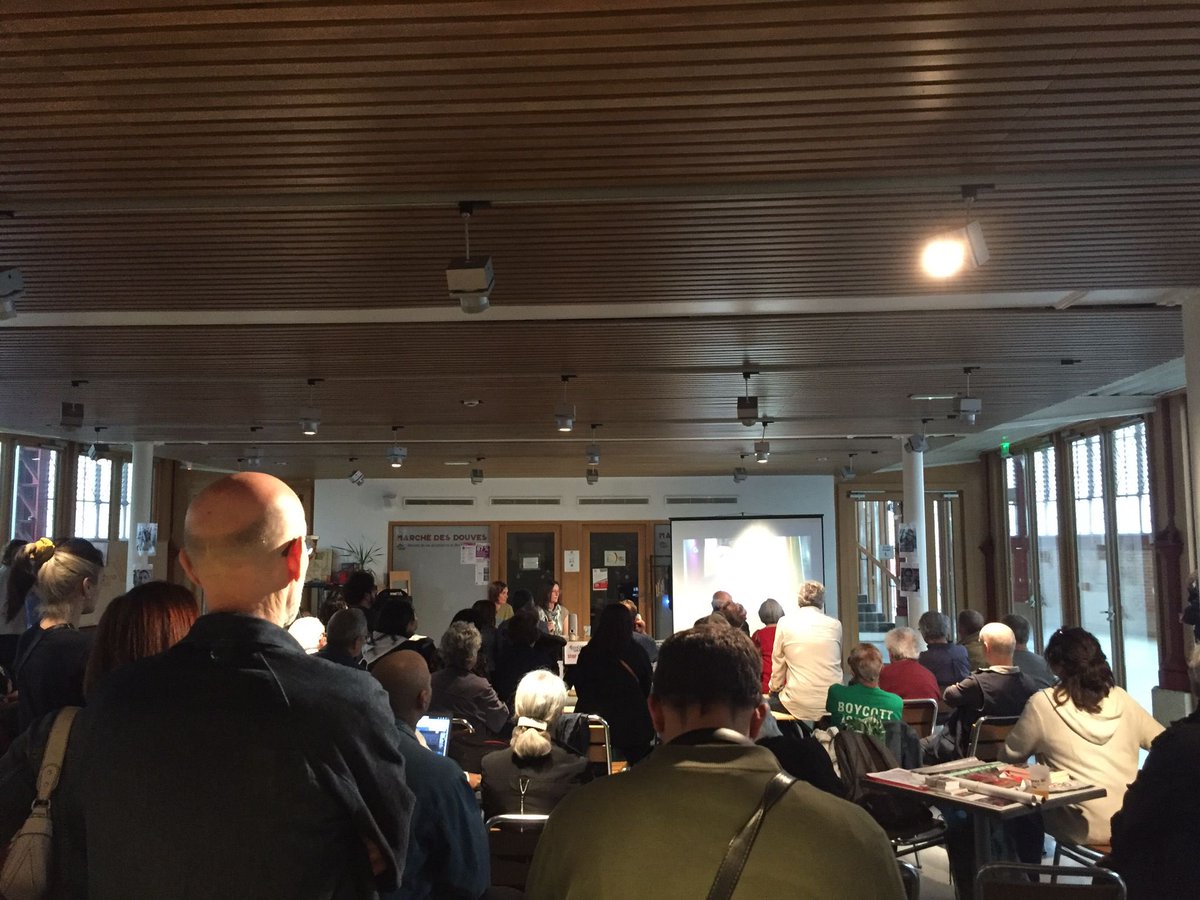 EnseignantsGaza's tweet photo. Pas assez de places assises hier à Bordeaux pour la soirée « Rencontre autour de l’éducation en Palestine » !
Conférence avec projection de reportages, témoignage, débat et moment convivial pour dénoncer les attaques contre l’éducation à #Gaza et en #Cisjordanie !
#StopEducide https://t.co/KSxccKncW8