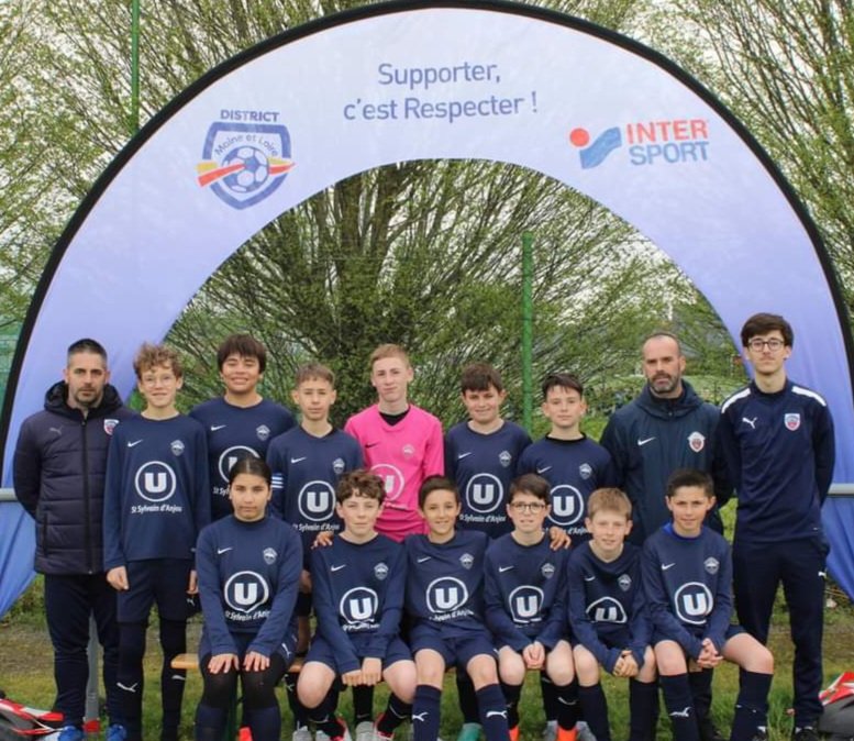 FootStSylvain's tweet photo. Nos U13 terminent 11èmes sur 16 en finale départementale 👏
Merci aux coachs et éducateurs Sébastien, Gregory et Mateo ainsi qu'aux parents accompagnants. https://t.co/0veI9ukeHZ