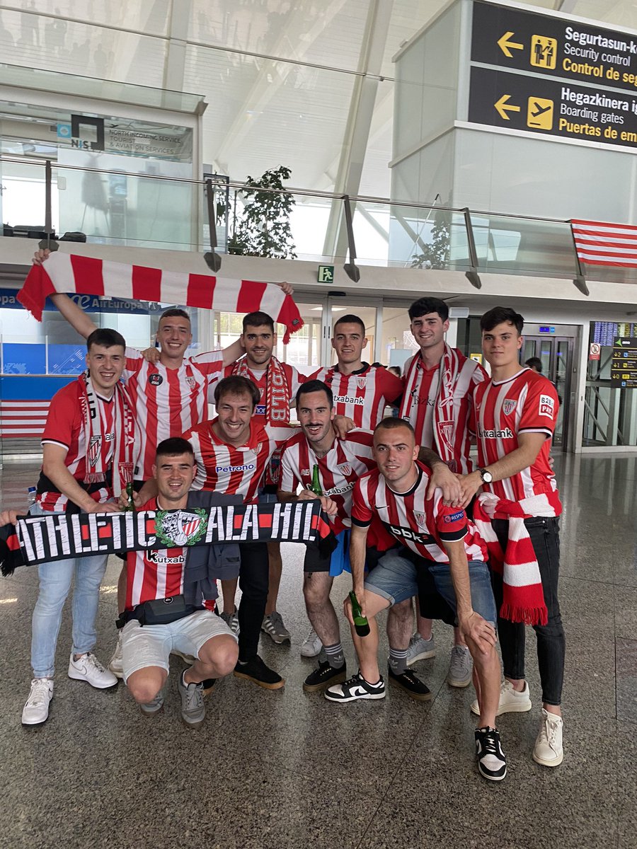 aitor3arego's tweet photo. @beasainke1905 cuándo intentas joder el finde a unos chavales y el KARMA te pone en tu sitio. 

@Paduraclub GOAZENNNNNN

#aSevillaOe https://t.co/oONmZg01h7