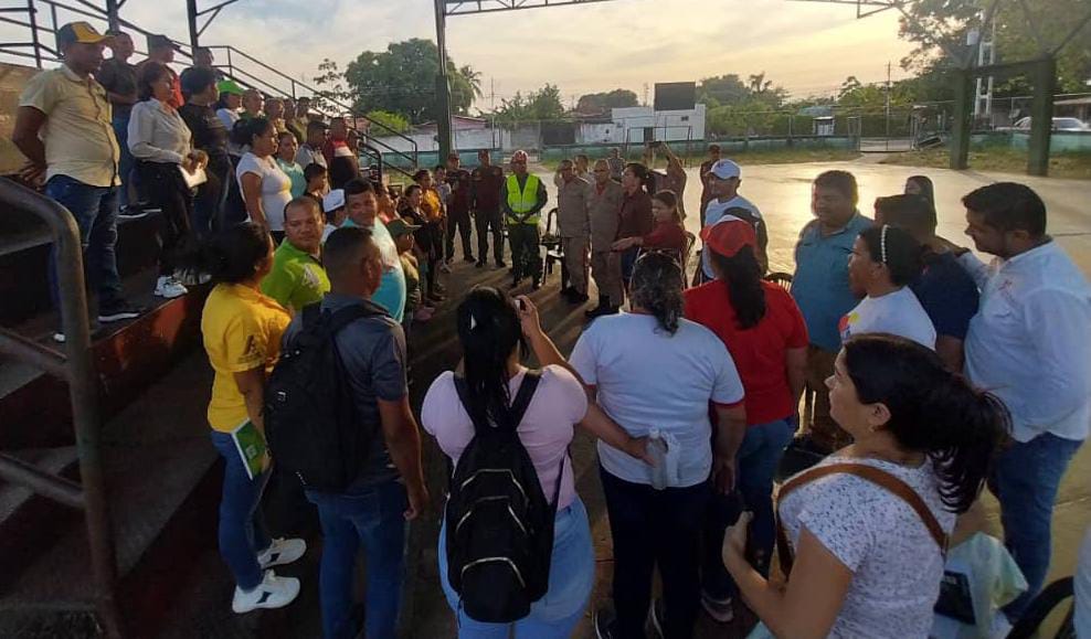 #Barinas| El equipo de @MercalOficial participó en el proceso de conformación de la primera Brigada Territorial para la Acción (BTA) Hugo Chávez efectuada en la parroquia Corazón de Jesús, como parte del primer vértice de la Misión Igualdad y Justicia Social. #RadiotomCanta