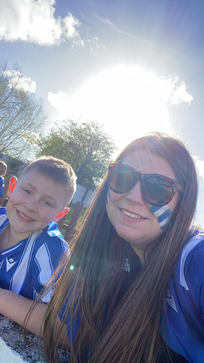 Last game of the season for us 🥹 my first season supporting @frickleyafc and what a season it has been 🤪 thank you to all the volunteers that made us feel welcome and part of the Frickley Family 💙🤍💙 after a little break let’s go next season!! Youuu bluuueeess!
