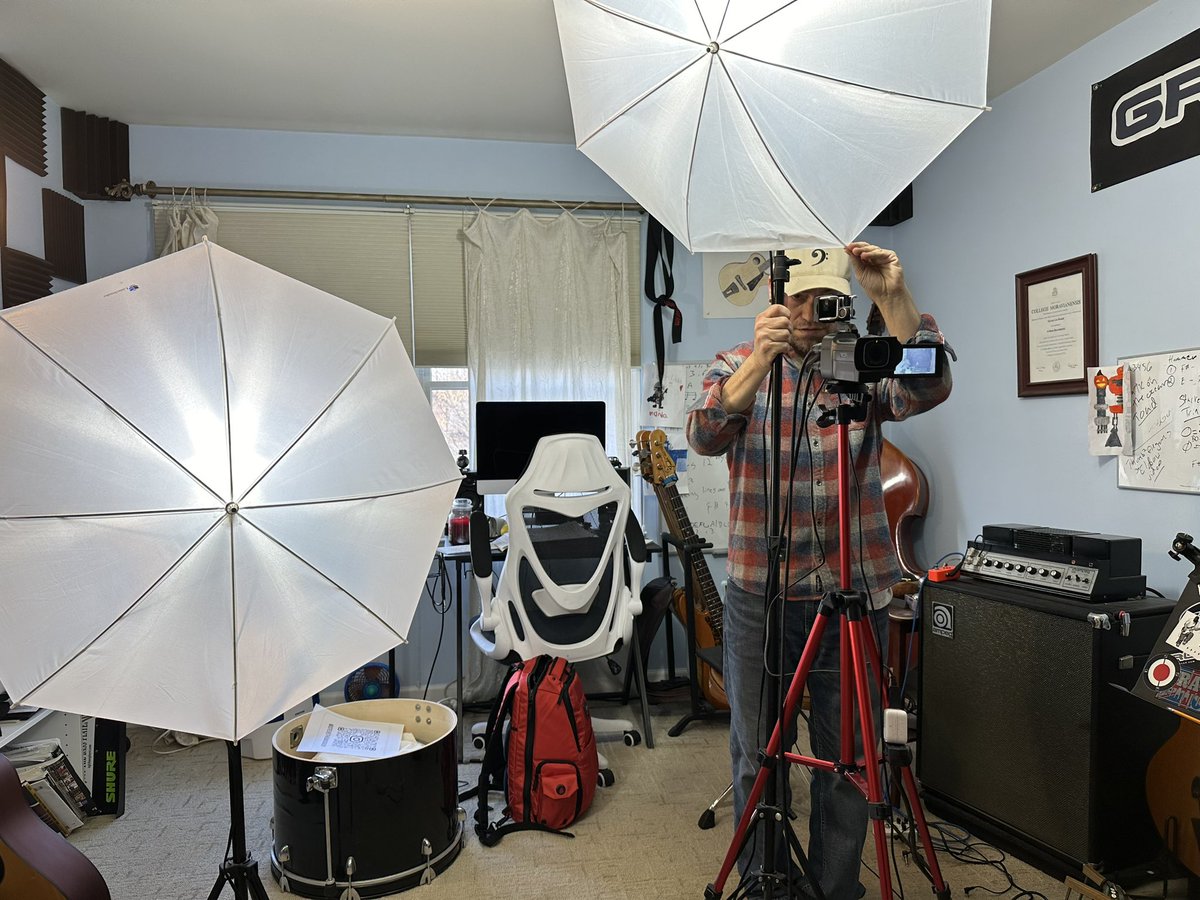 CavCastX's tweet photo. A few pics right before recording the 2nd episode of #WorkingClassZeros for @BassMusicianMag with @Stevethebassguy 🎸 https://t.co/PTStEsGKee