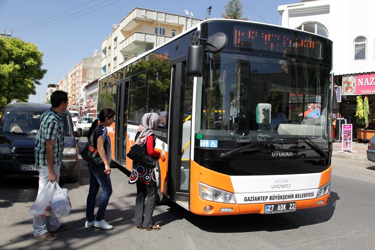 Arefe günü ve Ramazan bayramı süresinde Belediyemize ait otobüs tramvay ve gaziray ücretsiz olarak hizmet verecektir.