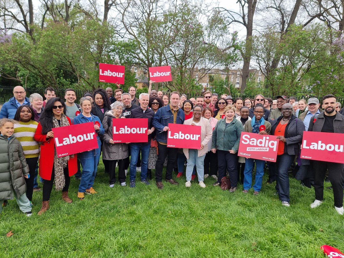 Huge turnout in DeBeauvoir today from @HackneyLabour @IslingtonSouth & Tower Hamlets in support of @SadiqKhan, @Semakaleng & Jasmine who we hope will join @JoeWalkerUK as local ward a councillor. @JasziieeM In DeBeauvoir on May 2nd #takephotoID & Vote Labour 4 times ❎❎❎❎🗳️🌹