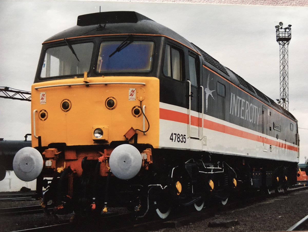 When you are allocated to Royal Duties you need to be spruced up and smart. #class47 835 all bulled up and ready to go at Wolverton.