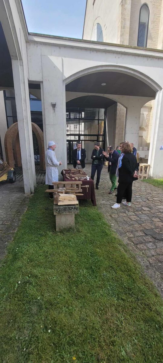 AJussiaume's tweet photo. Visite des ateliers de notre partenaire #IUMP lors de la journée des métiers d’art. Riche partenariat au service du nouveau diplôme de @universitereims: la licence professionnelle métiers du #batiment gestion du patrimoine bâti @UrcaCampus3 @FacSESG https://t.co/z1kngK6WjZ