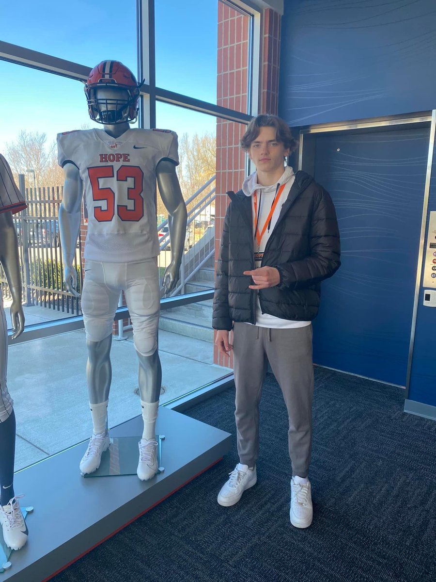 Had a great time checking out @HopeCollegeFB. Loved the campus and practice tempo, thanks again for the invite @Coach_HThompson.