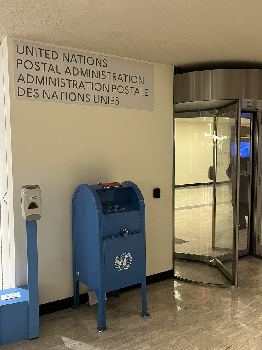 From a couple of weeks ago (sorry for the delay!) : the postbox at the United Nations in New York. #PostboxSaturday