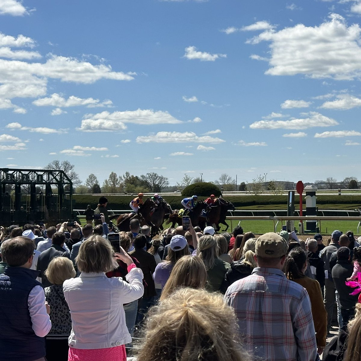 Looks like a great day for @keenelandracing! 😎 #GoHorse 🐎