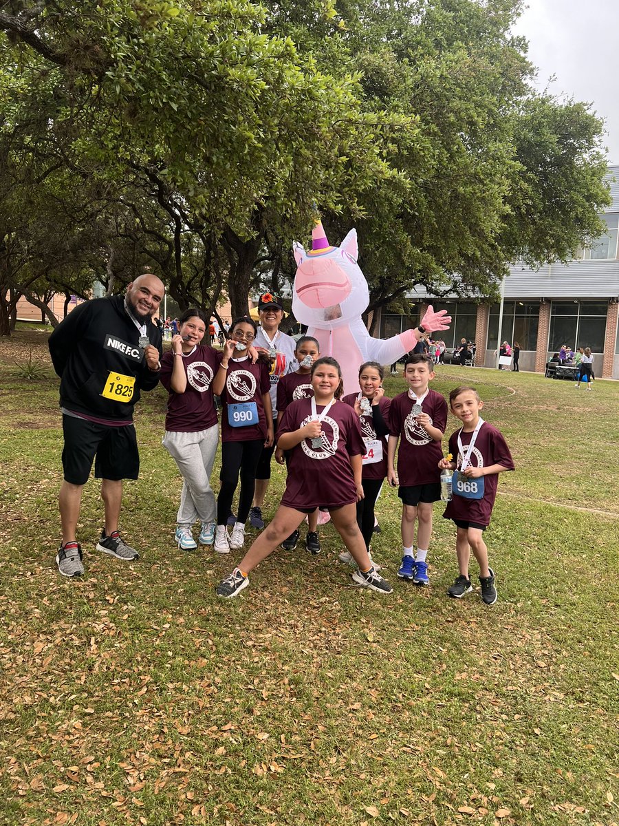NISDEvers's tweet photo. 🌈🦄 Another epic day at the NEF Fun Run with our Evers Unicorns Fun Run club and teachers! Huge thanks to our amazing parents for cheering on our students – YOU ROCK! Special shoutout to Coach P for leading our Unicorn Run Club with such dedication. #TeamNorthside #NEFFunRun 🌟 https://t.co/KbJcChAamD
