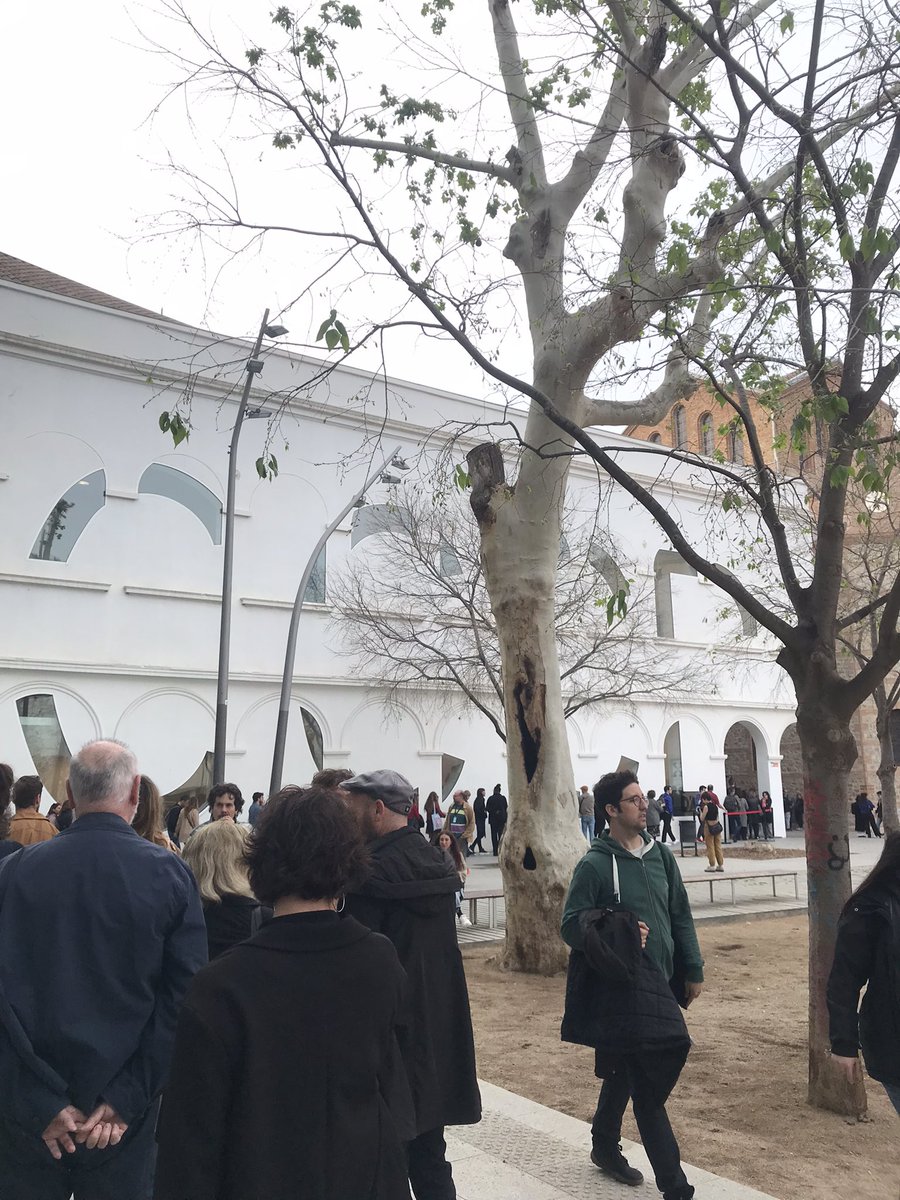 Cua per a l’estrena de #Mamífera al Teatre del <a href="/cececebe/">CCCB</a> #da2024