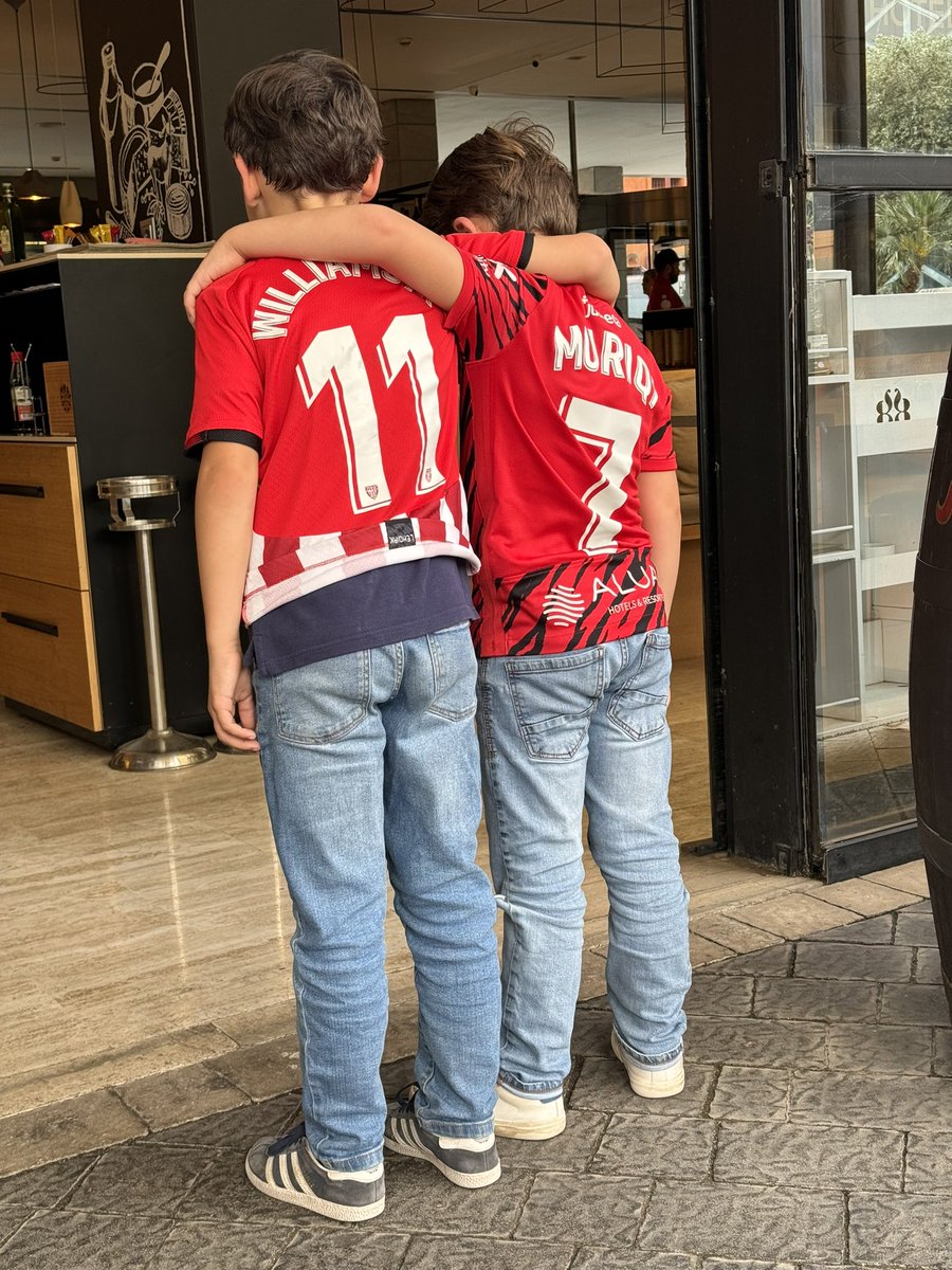 El fútbol debería ser esto y no la mierda aparente que ha pasado en la fan zone del Mallorca