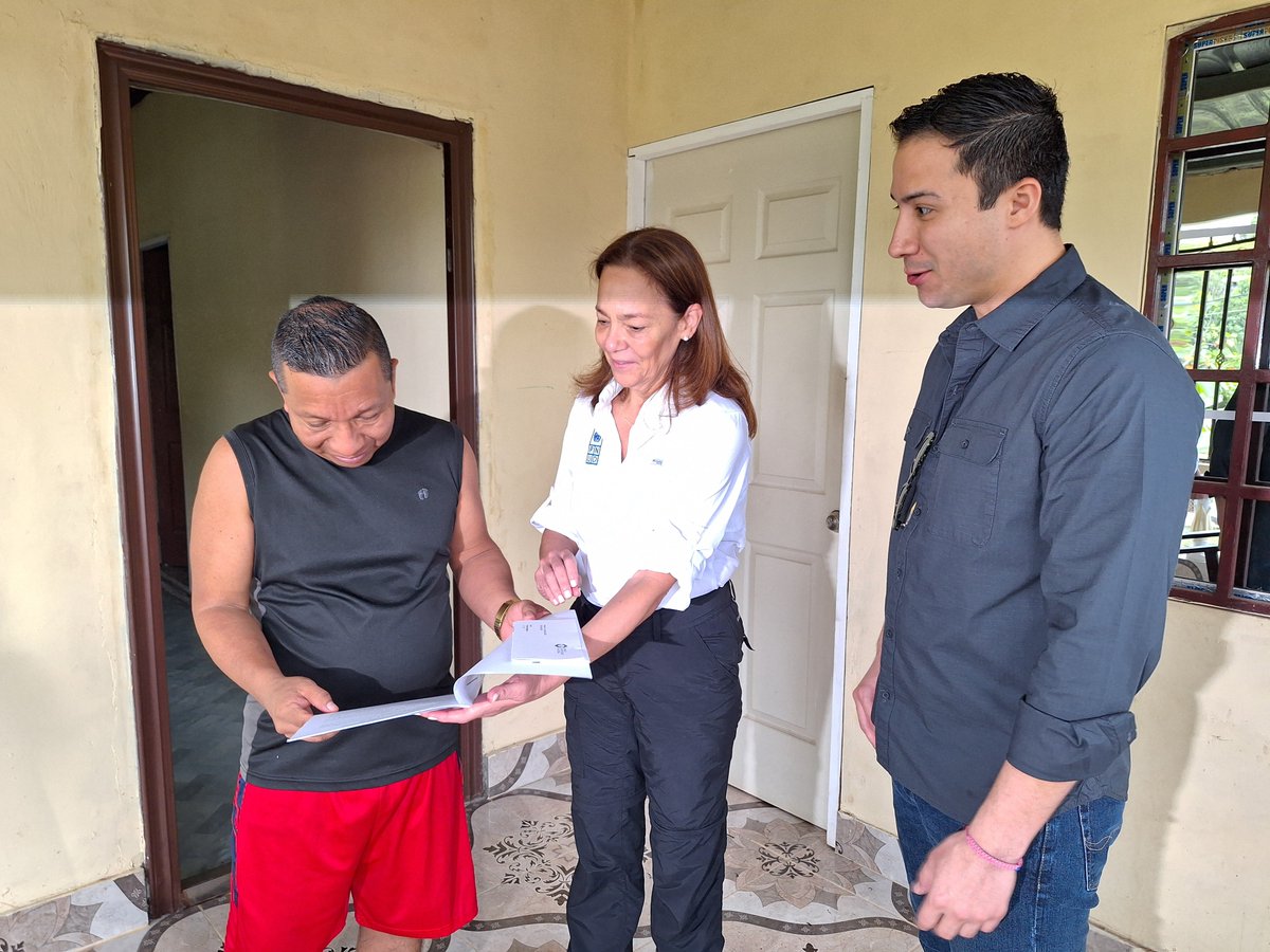 La entrega de +120 títulos de propiedad 🏘 a residentes de La Alameda, distrito Arraiján, 🎉 no solo garantiza la tenencia de la tierra 🛣 sino que impacta positivamente en la vida de las familias 💫 y en la comunidad, ayudando a reducir desigualdades. @sacasa_u #desarr