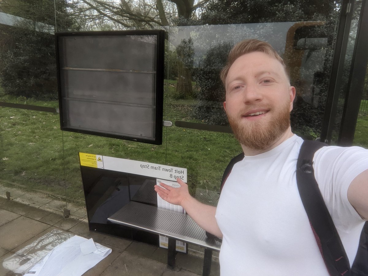 Reported the broken display board at Stop B of the Holt Town bus stop on my way to this morning's advice surgery in Beswick - hopefully a quick fix from @BeeNetwork 😀🚏