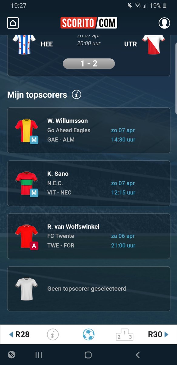 dionrobben95's tweet photo. @MeneerScorito @scorito Vanmiddag bij de start had ik nog vier topscorers bij MatchKing NL, nu is de vierde weggehaald. Hoe kan dat..? Zie tijden linksboven van vanmiddag en zojuist. https://t.co/x273KEjjYw