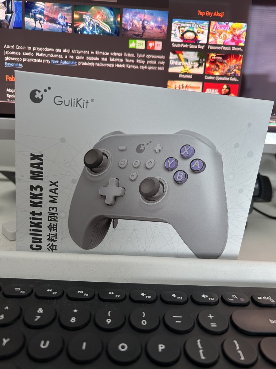 nick_2905's tweet image. Bezapelacyjnie najlepszy pad, jakiego trzymałem w rękach. Gałki z efektem Halla to cudo, a przyciski i krzyżak też mocne. No i najlepsze - działa zarówno z PC, jak i Switchem. Pady od Xboksa nawet nie mają podjazdu do #GuliKit ❤️