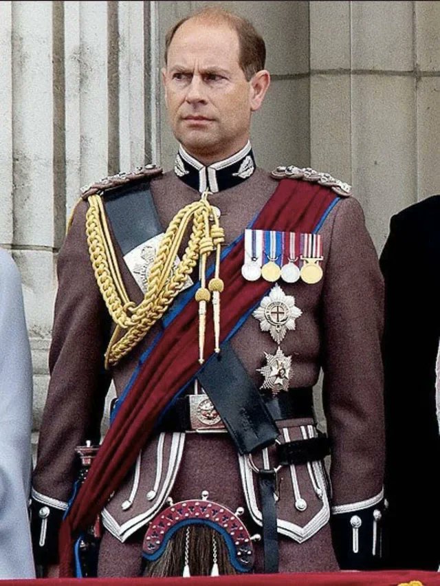 BladeoftheS's tweet photo. Prince Edward did 4 months of military training then gave up.

I can’t imagine how many medals serving members must have. https://t.co/ZRK3Atrdvd