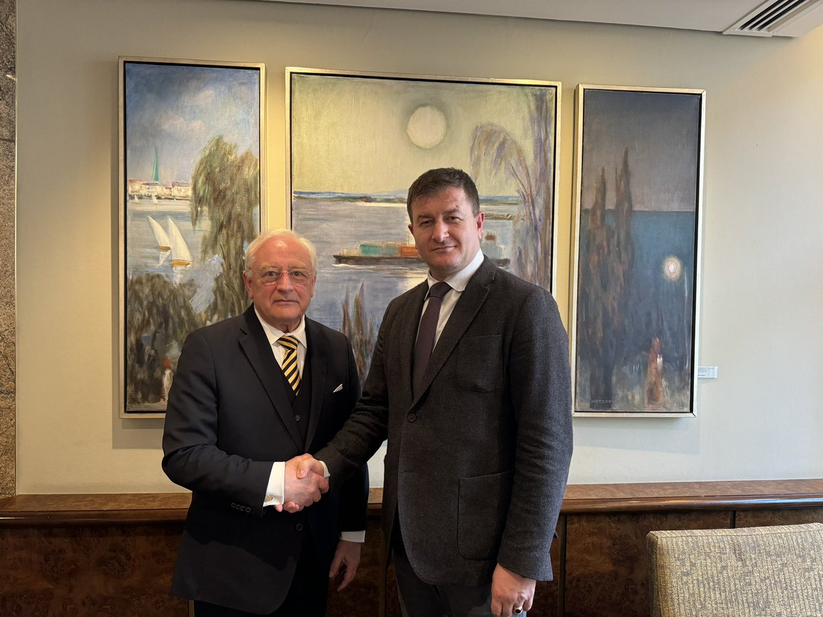 y_ylber's tweet photo. Honorarkonsul 🇲🇰 in Hamburg, Hans - Jürgen Bösch. Förderung der bilateralen Zusammenarbeit mit den jeweiligen Bundesländern zu intensivieren🇩🇪.
🇲🇰🤝🇩🇪
Hamburg, 4.4.2024 https://t.co/CrR4GVS4kD