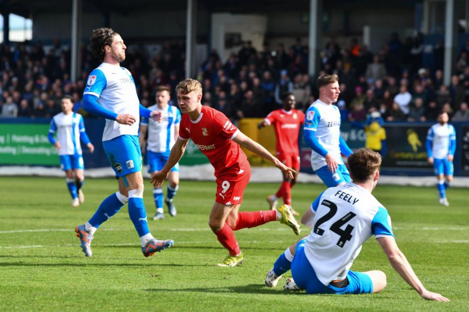 Swindon Town battle to first away win this year at Barrow dlvr.it/T58yxw