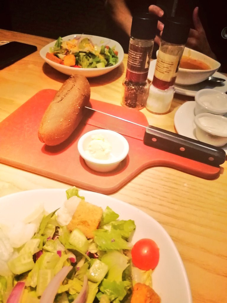AnaGo3an's tweet photo. صوص البلوتيشز والسلطه رفيقان لايفترقا https://t.co/JPKOkHAqRA