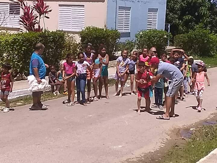 Hoy en la  Zona 131 'Manuel Isla' en nuestro municipio realizaron actividades culturales, plan de la calle y una rica caldosa protagonizada por niños y jóvenes en saludo al aniversario de la UJC y la OPJM. #CDRHabana #CDRCuba #UnidosXCuba