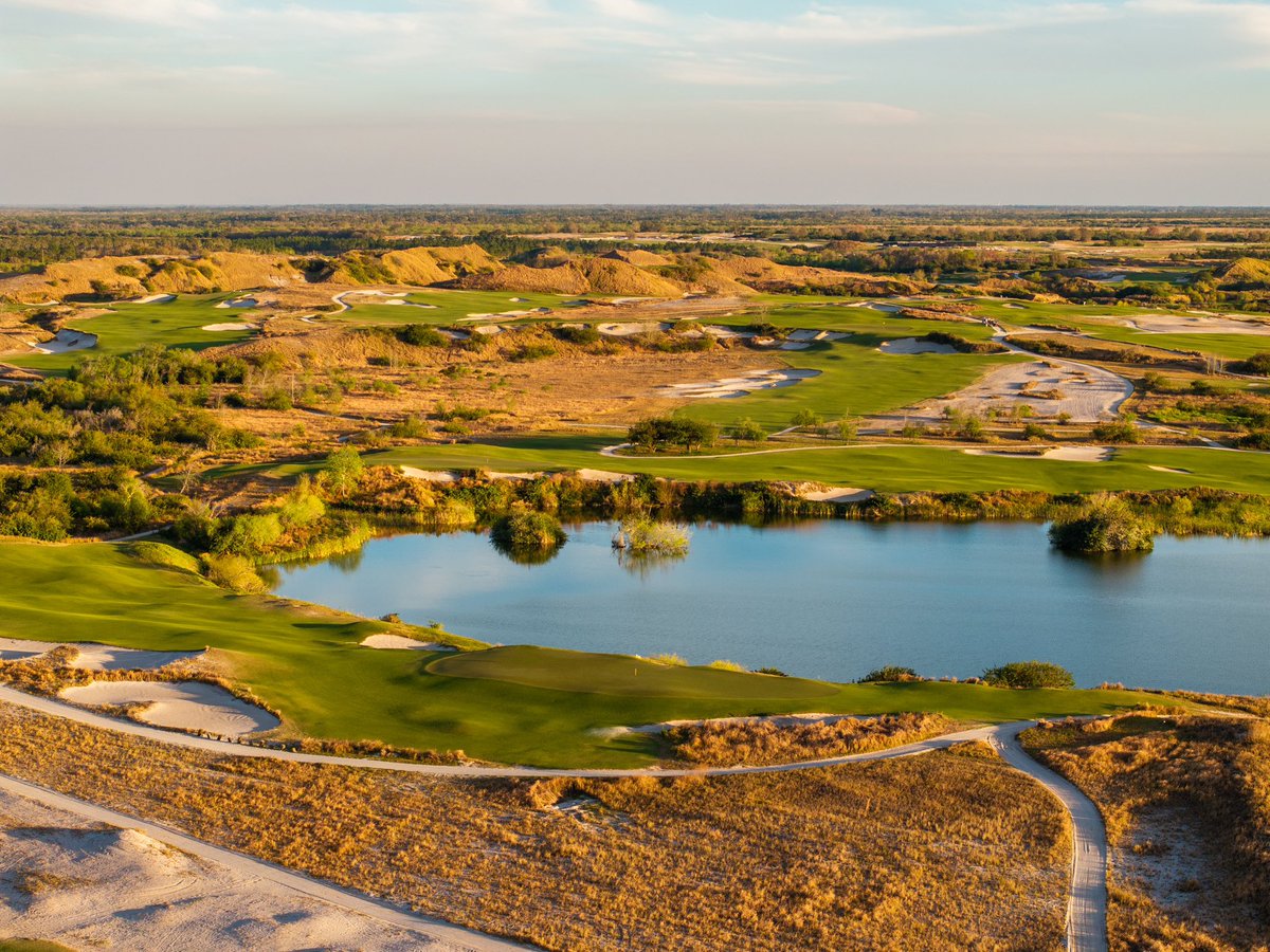 A beautiful look at the layers and elevation change at Streamsong, courtesy of @matthahnphoto.   Shots like this make you feel like you’re anywhere but Florida.