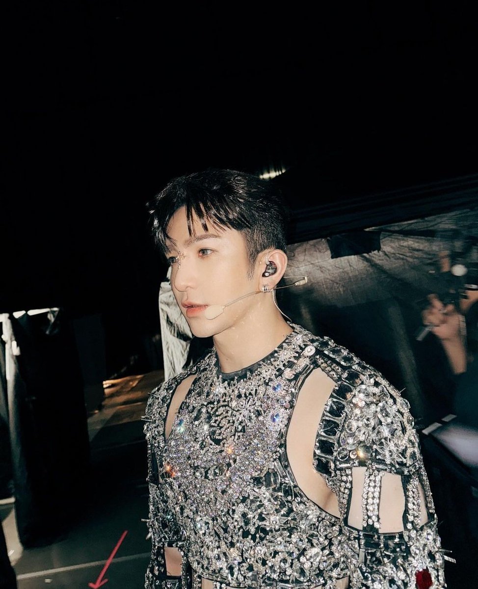 ansonlo_fc_ca's tweet photo. ๐ฑ๐ปโโ๏ธ Instagram Update |
๐ฌ
For the first time, I styled my short black hair and put on the angel diamond armor suit~๐ผ๐ป
Do you feel any different? ๐ฑ๐ปโโ๏ธ
๐๐ปLeave me a message below๐ค
#MYLIFE
#Blessed
#CannotSleep
๐ธ AnsonLo IG @ansonlht #AnsonLo #MIRRORweare https://t.co/KLFgDhtfnf