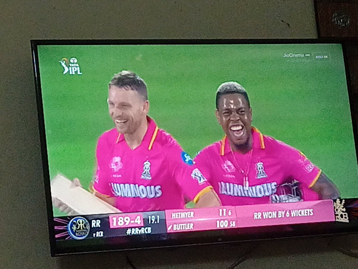 nithinroy348's tweet photo. @josbuttler back in form 🔥🔥 https://t.co/G1d35TLsmT