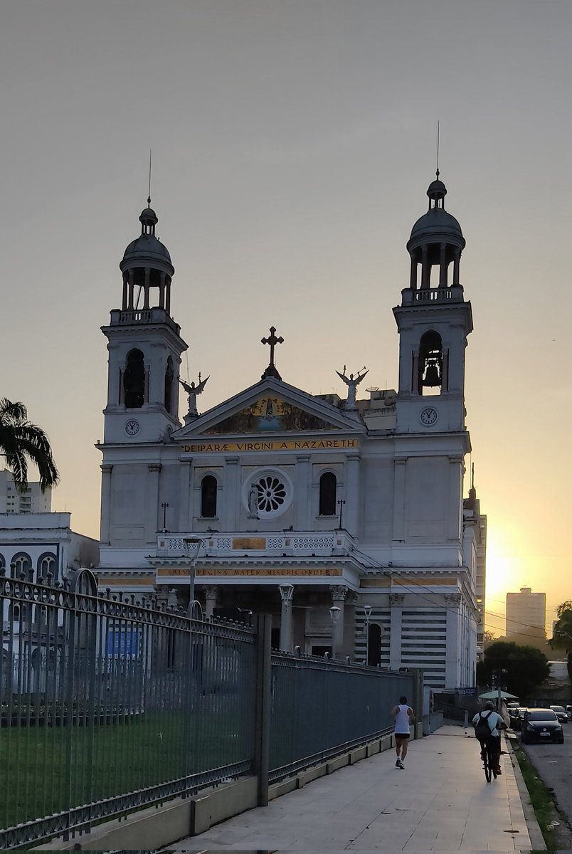 BelemCitty's tweet photo. Basílica de Nossa Senhora de Nazaré ao amanhecer em Belém do Pará. https://t.co/amymJ6aYsz