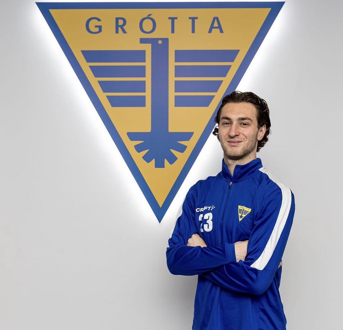 🇮🇸 Welkom bij FC De Avonturiers, Damian Timan! De middenvelder is, na passages bij Jong PSV en de beloftenploeg van SC Cambuur, gepresenteerd door Íþróttafélagið Grótta. Dat team speelt op het tweede niveau van IJsland. Zet ‘m op daar, Damian! 💪