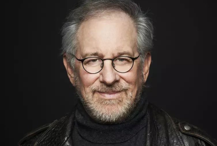 Sinemanın Dahi Çocuğu Steven Spielberg'den 9 alıntı 

1. Başarıya ulaşanlar, istedikleri hayatı yaratana dek, değişmek ve esnek olmak zorunluluğunu hissederler.