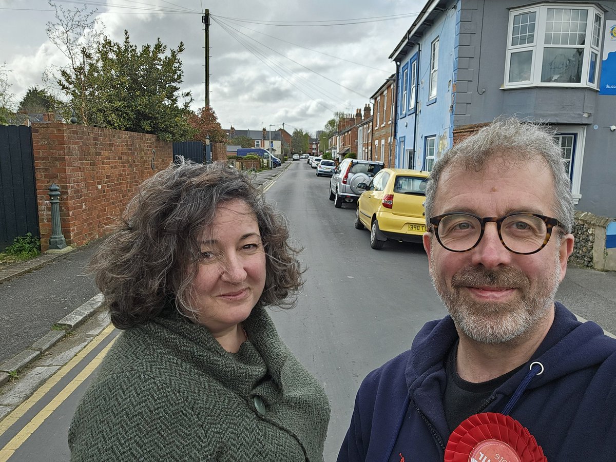 Thames Labour Councillors, @Adele_Thames and I, were out speaking with residents in Lower Caversham this afternoon. People were concerned about how recent floods affected properties in the area. Please get in touch if you were affected too.