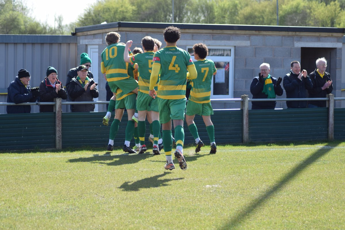 Action from @RuncornLinnets 2-0 win over Mossley @ryanbrooke10 with the first goal ! 💛💚