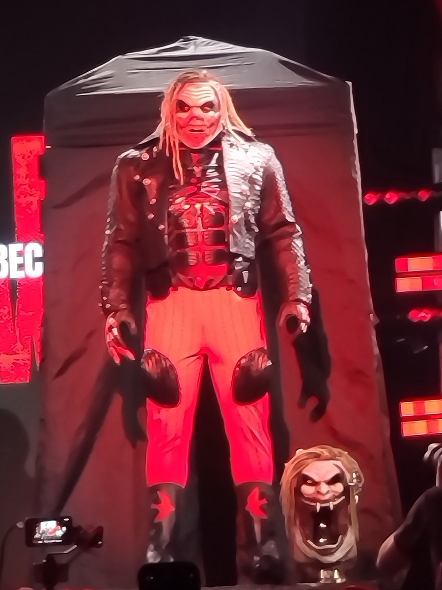 A Bray Wyatt & Fiend statue was unveiled at WWE World

Amazing🥺