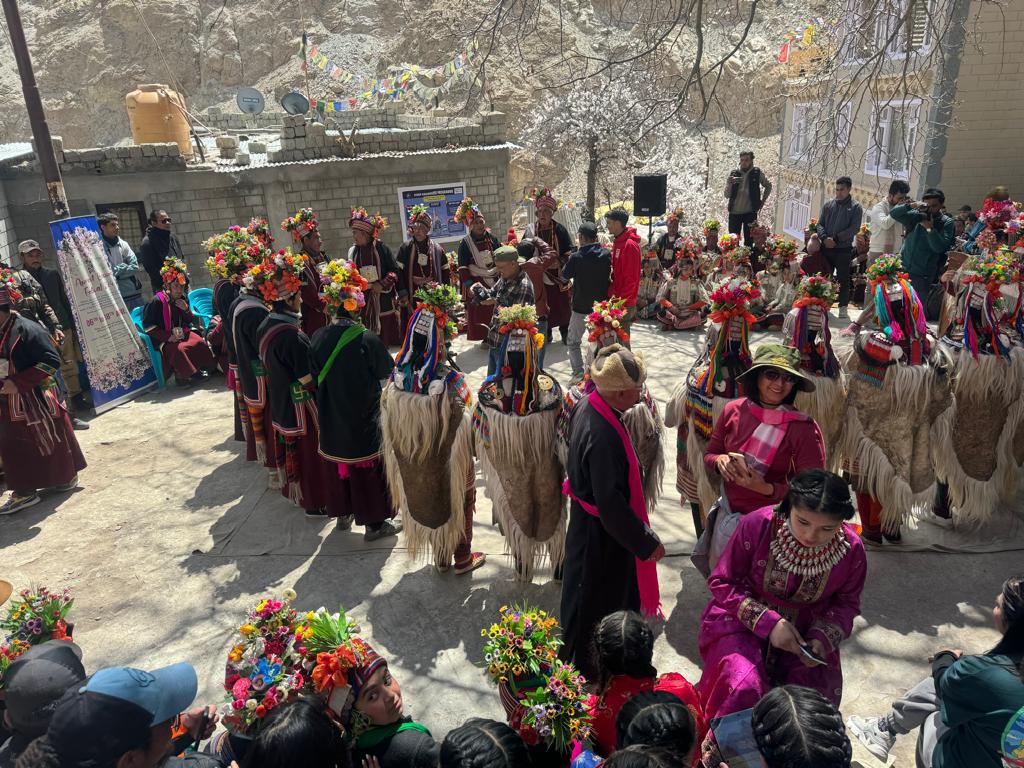 #ApricotBlossomFestival 2024 got off to a colourful start at Garkone, Kargil. A large number of spectators, tourists and officials from Tourism Department along with elected officials were present during the ceremony @tourismgoi @incredibleindia @lg_ladakh @sectourismutl