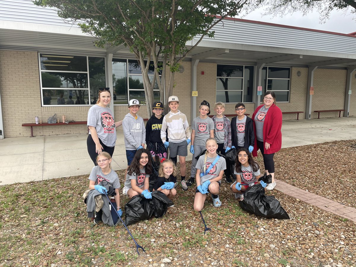 GFESWildcats's tweet photo. Thank you to our GFES Student Council for spending their Saturday morning keeping GFES beautiful! Mrs. Navas and Mrs. McWilliams continue to create wonderful opportunities for our Wildcats to serve and give back!  Keep showing your Wildcat PRIDE!🐾#TogetherWeThrive #todayincomal https://t.co/goDycyz1d5