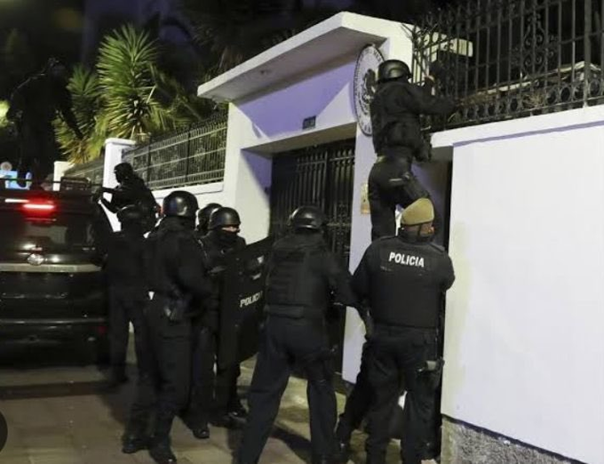 antonovlatam's tweet photo. El MEXICANO que esté a favor del asalto a la embajada mexicana en Ecuador, es un TRAIDOR A LA PATRIA. https://t.co/RzOhc89sMb