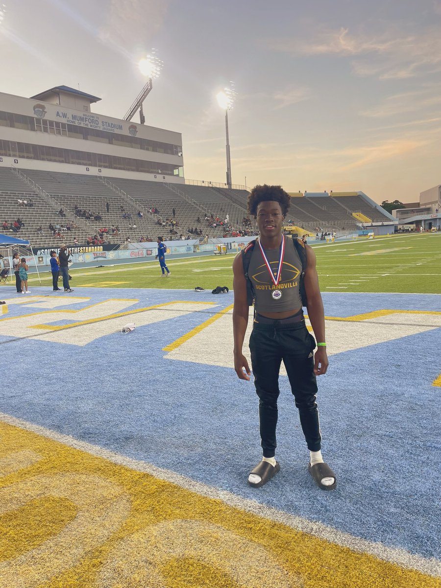 Long jump 22-00.50 feet PR
200 m - 22.48 PR
4x200 m - 1:25.29 #11 in the nation
Had a great time at SU💙💛